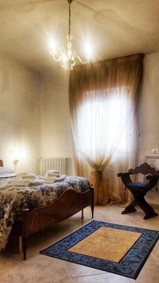 Bed and Breakfast Il Giardino Di Niu Palombaio Camera foto